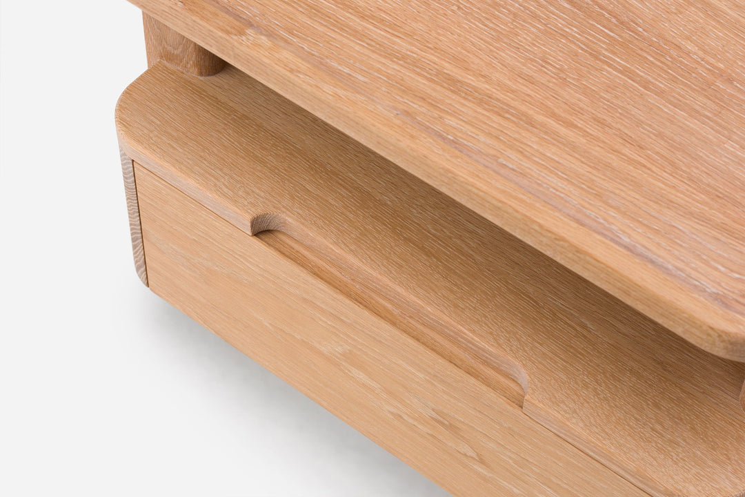 WHITE OILED OAK & ECRITURE 210