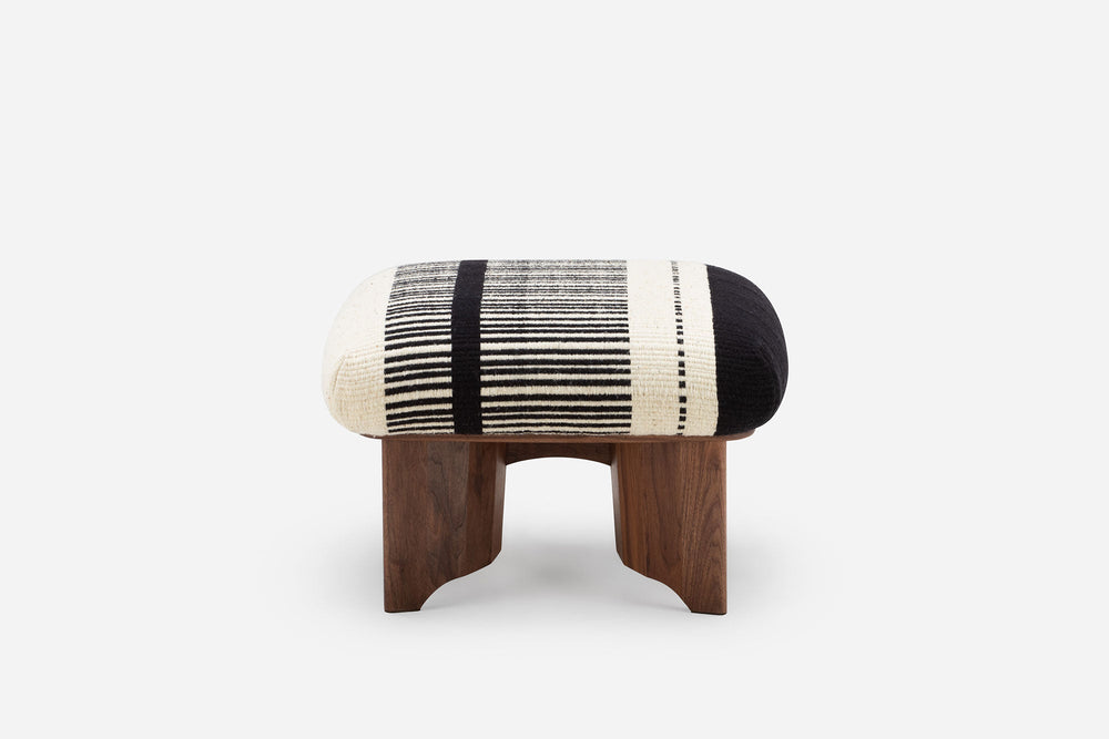 DANISH OILED WALNUT & MANTA LIDO PRETO / CRU