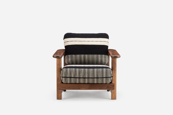 DANISH OILED WALNUT & MANTA LIDO PRETO / CRU