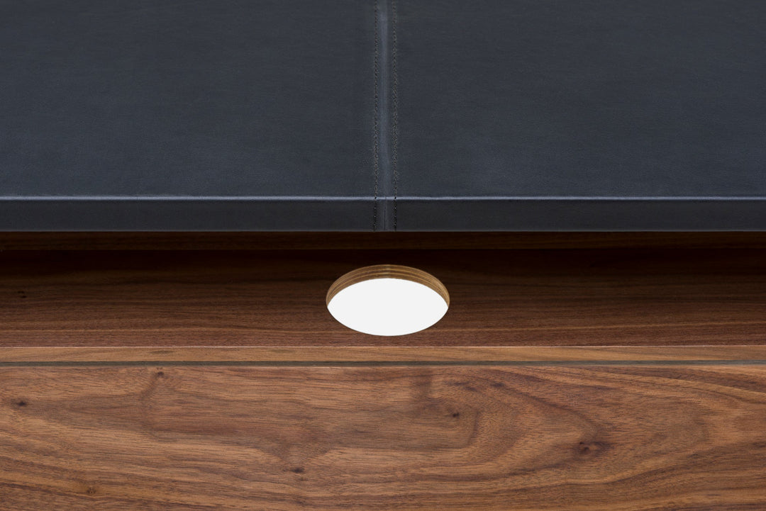 DANISH OILED WALNUT & BLACK NATURAL GRAIN LEATHER